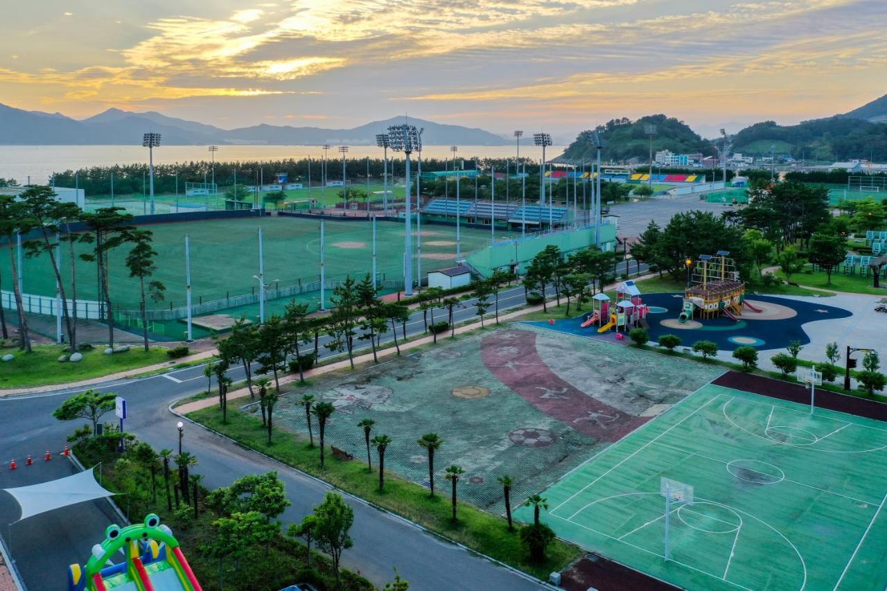Namhae Sports Park Hotel Екстер'єр фото