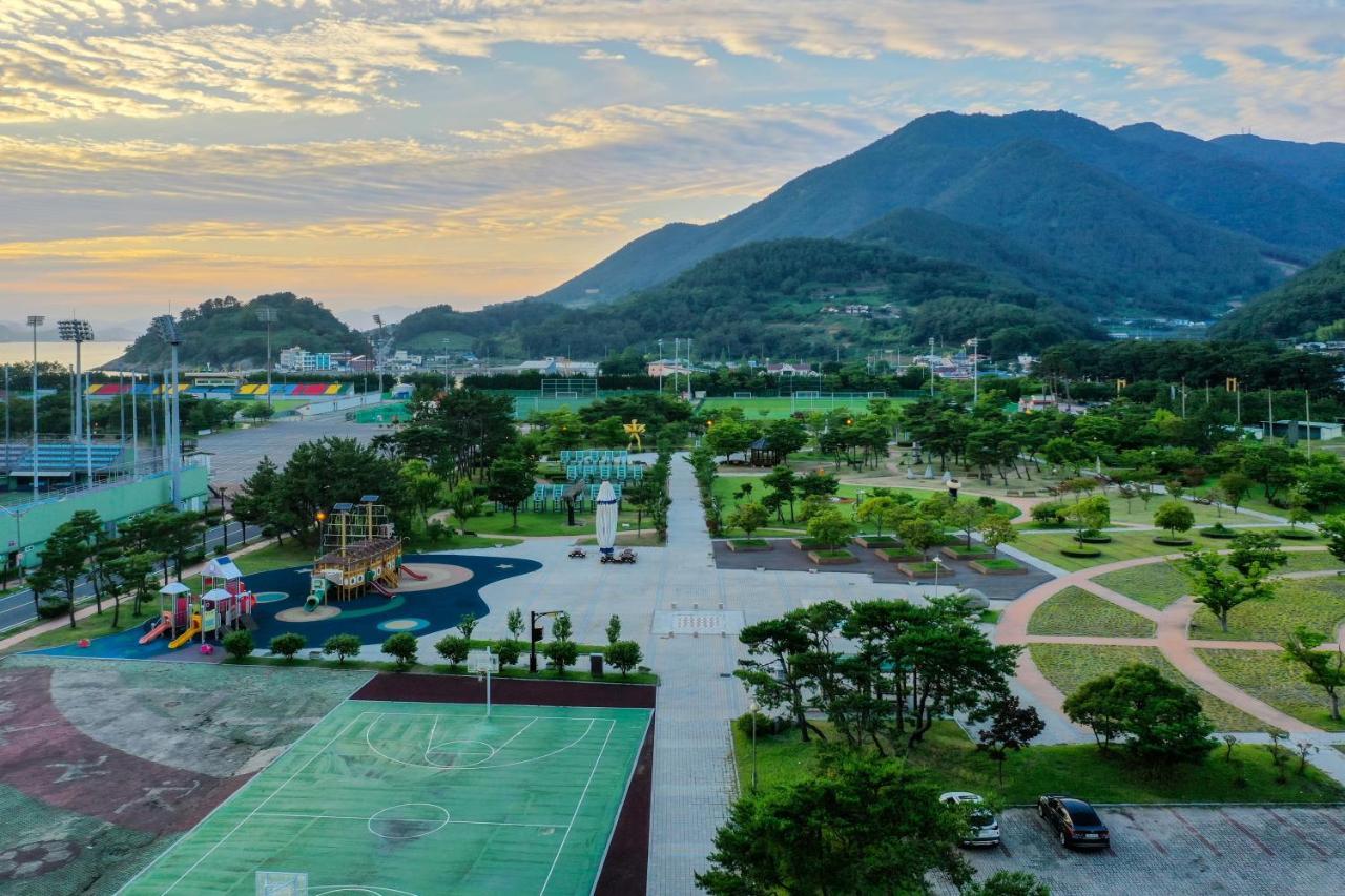 Namhae Sports Park Hotel Екстер'єр фото