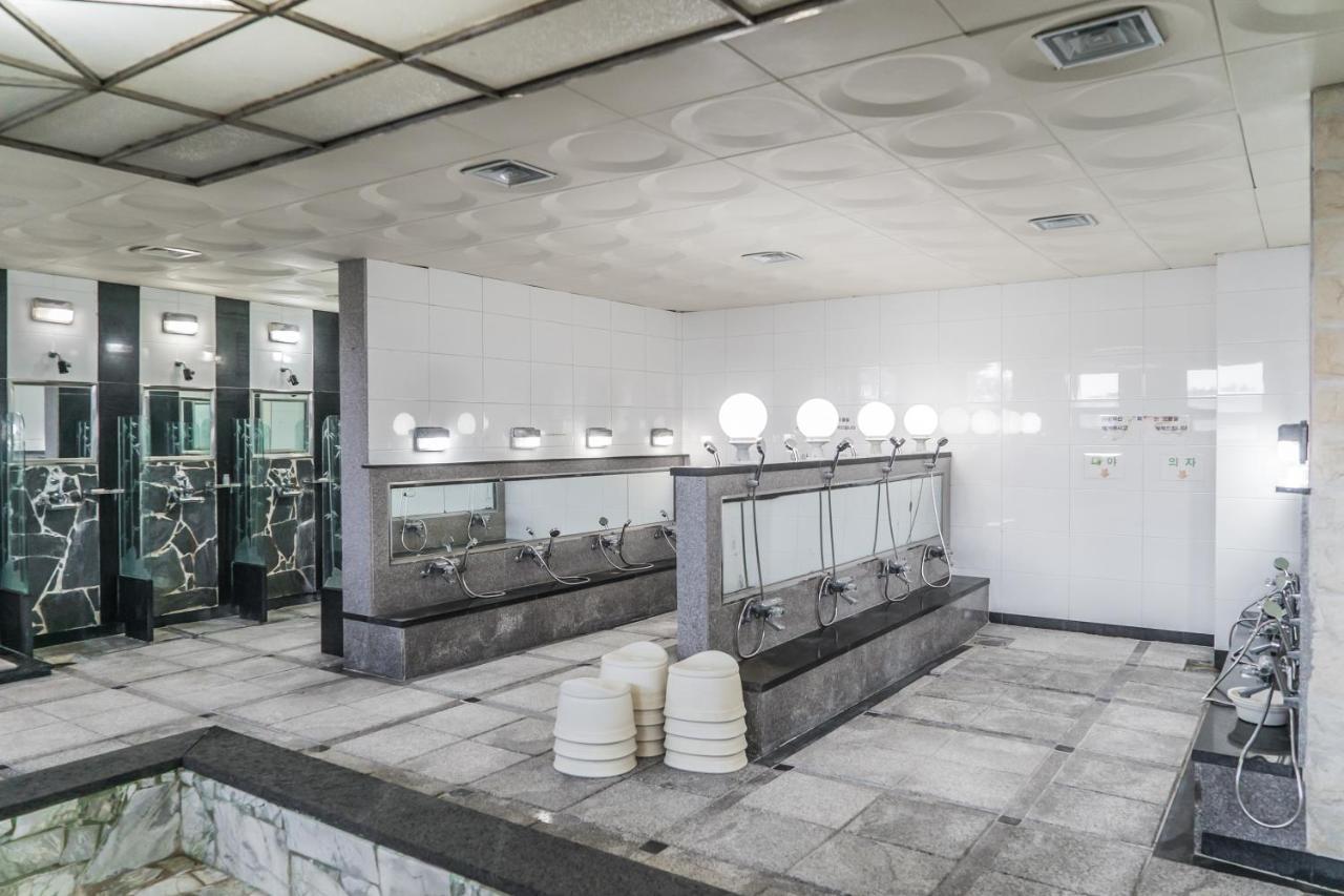 Namhae Sports Park Hotel Екстер'єр фото